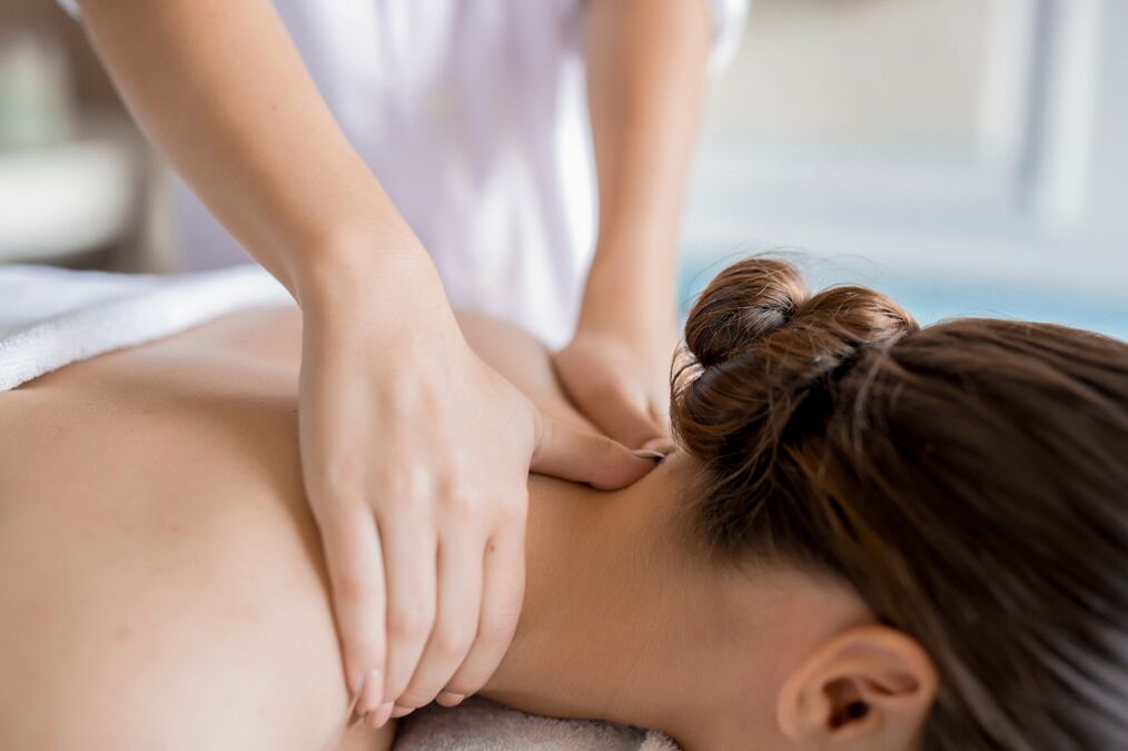 Massage session for treatment of cervical osteochondrosis